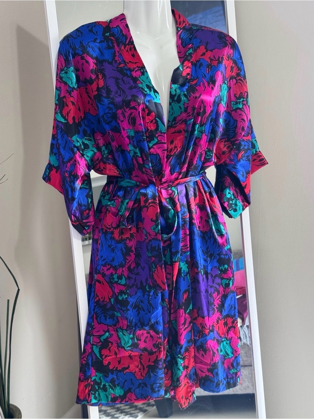 Vintage Inhibitions Floral Satin Kimono Robe Size S